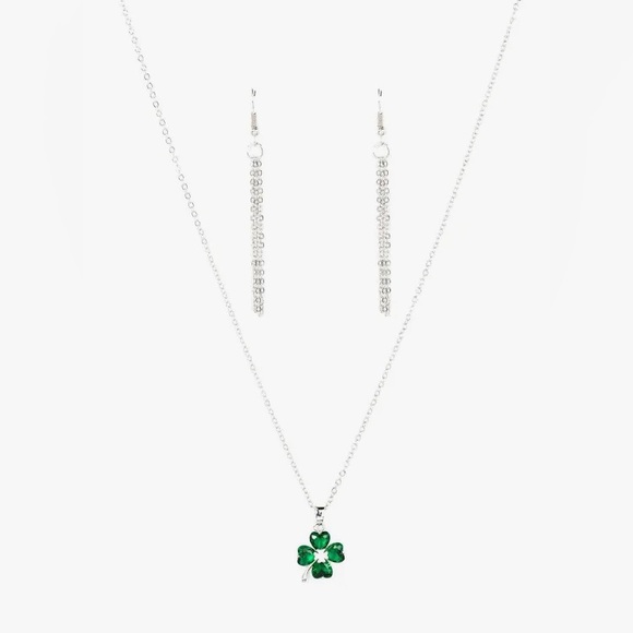 New 🍀💚🍀Four Leaf Clover Silver Necklace - Picture 2 of 4